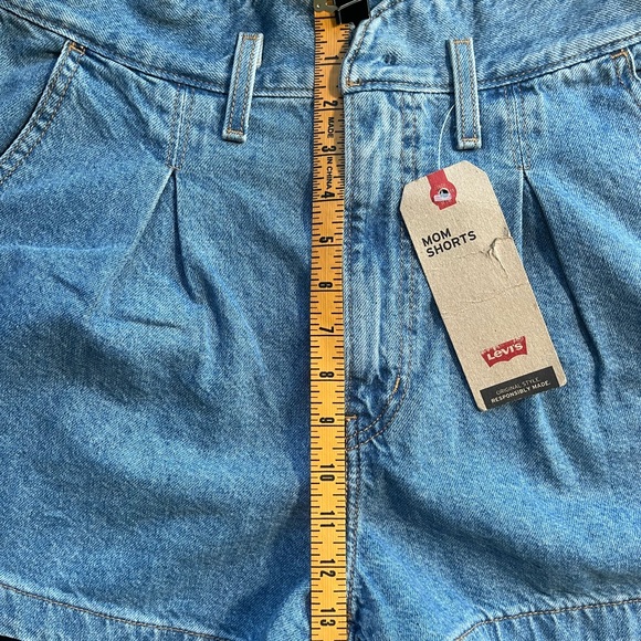 LEVIS MOM SHORTS SIZE 30 HIGH RISE RELAXED A LINE - Picture 5 of 16